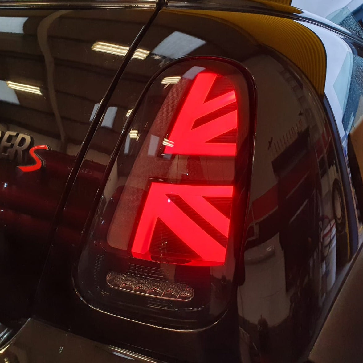 Gen 1 Mini Union Jack Rear tail Lights - MINI models R50, R52, R53 – MW UK